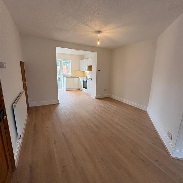 3 bedroom property to rent - Photo 1