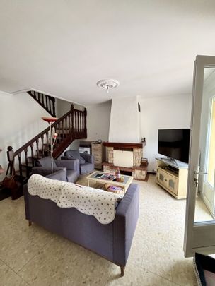 À LOUER — MAISON 3 CHAMBRES AVEC GARAGE ET JARDIN — NARBONNE - Photo 1