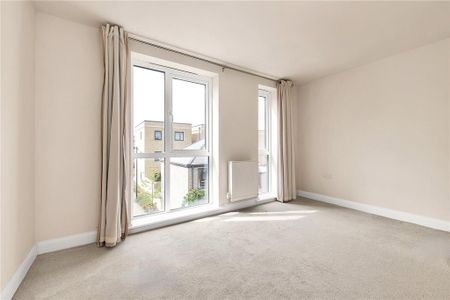 4 bedroom semi-detached house to rent - Photo 4