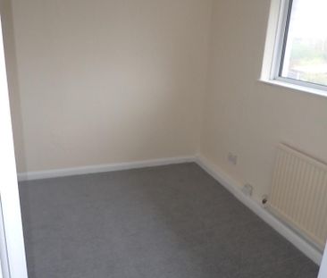 2 bedroom semi-detached house to rent - Photo 5