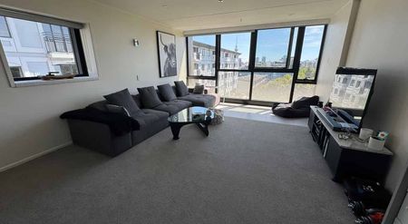 Move in ready! Amazing location with Harbour Views - Photo 5
