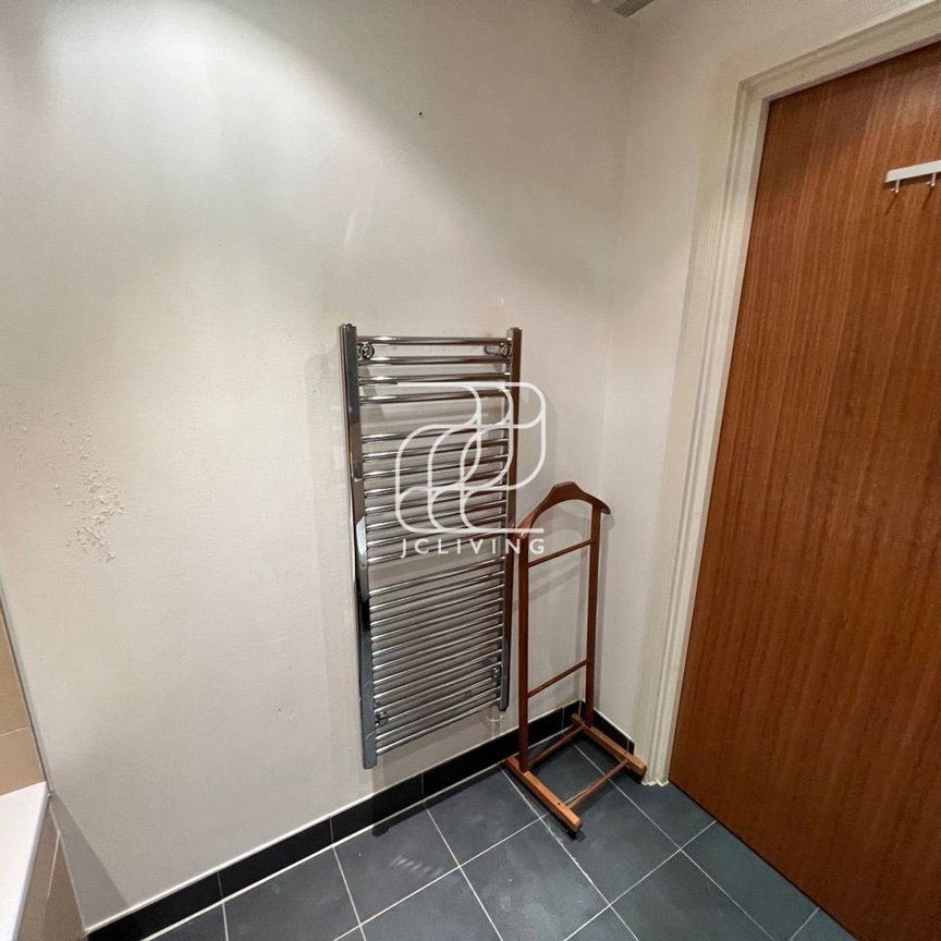 Axis Court, 2 East Lane, London, SE16 - Photo 1