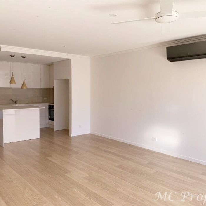 A GORGEOUS MODERN 3 BEDROOM TERRACE HOME RIGHT IN THE HEART OF ROBINA - Photo 1
