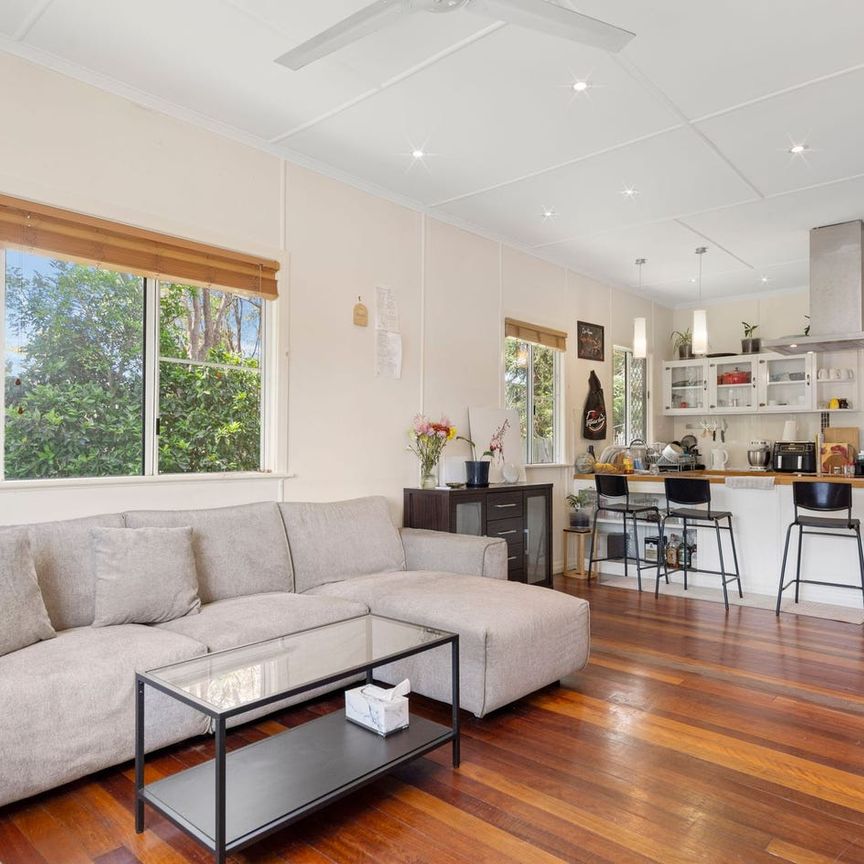 PRIME LOCATION WITH SPACIOUS YARD!! - Photo 1