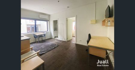 Stylish 1-Bedroom Apartment with Bright, Modern Living. 6 months weekly $420 12 months $400 weekly water bill included - Photo 2