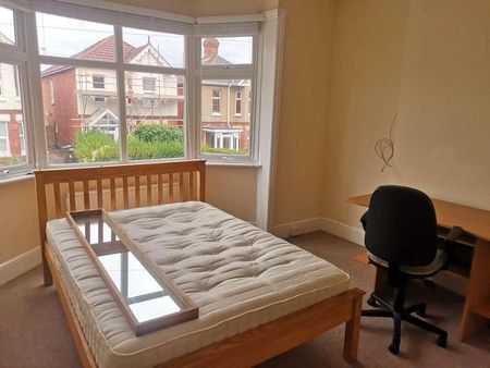 Bedroom Detached House In Bournemouth, BH9 - Photo 4