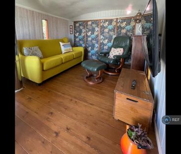 3 bedroom houseboat to rent - Photo 1