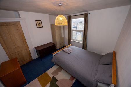 4 Bed Semi-Detached House, Rainton Road, SE7 - Photo 4