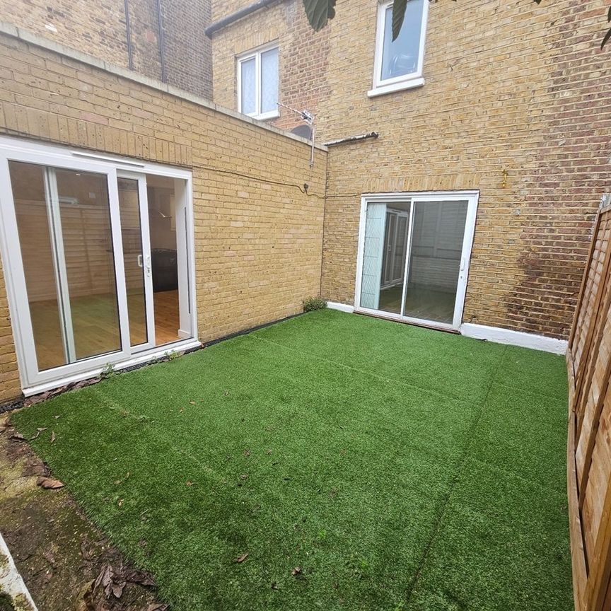 3 Bed Flat, Coldharbour Lane, SE5 - Photo 1