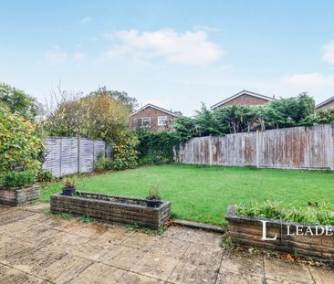 3 bedroom house to rent Cherry Close, Banstead, SM7 - Photo 4