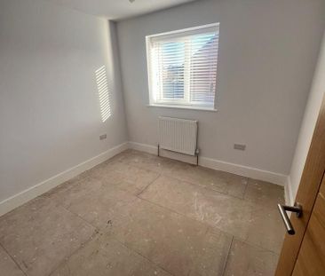 4 bedroom semi-detached house to rent - Photo 3