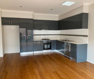 Affordable Townhouse Living in Epping! - Photo 6