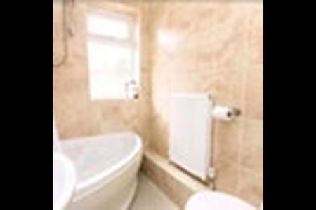 Room in a Shared House, Bracton Drive, NG3 - Photo 4
