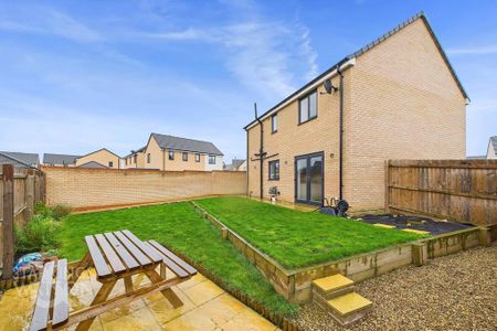 4 bedroom detached house to rent - Photo 3