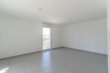 location Appartement T3 DE 64.3m² À MARSEILLE - Photo 4