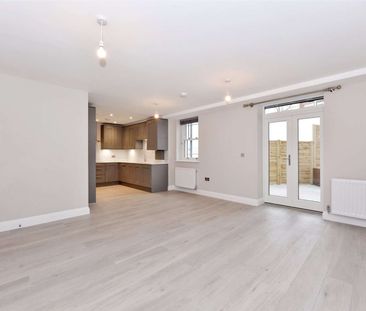 A beautifully presented two bedroom ground floor apartment, central... - Photo 3