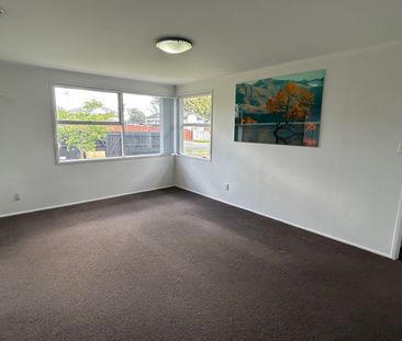 Sunny Family Home in Great location - Photo 6