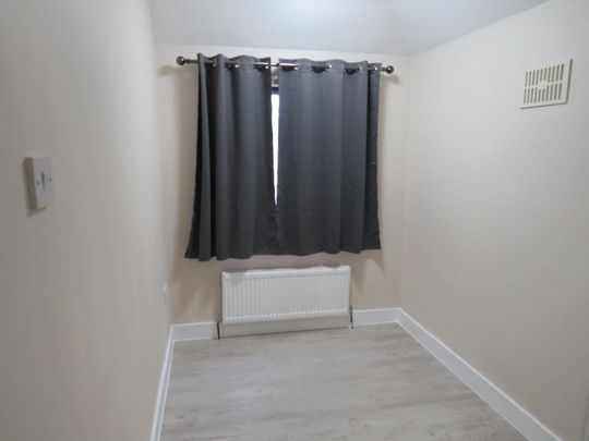 4 bedroom end of terrace house to rent - Photo 1
