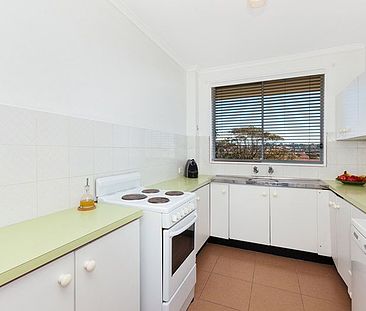 Perfectly positioned One Bedroom in North Bondi - Photo 4