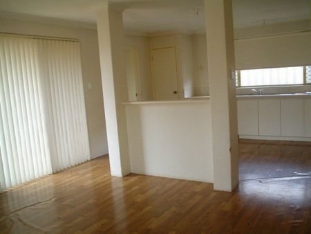 Low maintenance villa in ideal location! - Photo 2