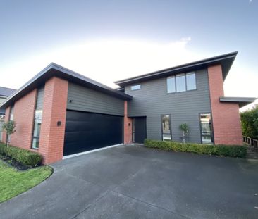 This immaculate three bedroom family home is located in the suburb ... - Photo 4