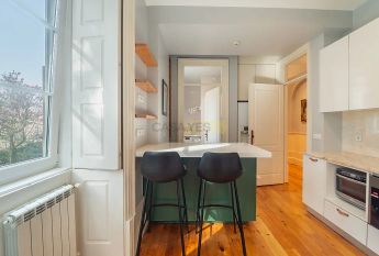 Apartment T4 in Cedofeita, Santo Ildefonso, Sé, Miragaia, São Nicolau e Vitória, Porto