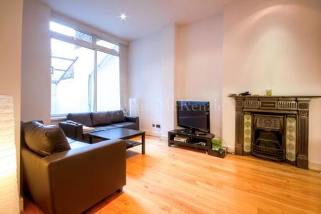 Pet friendly two double bedroom, split level furnished garden flat - Photo 4