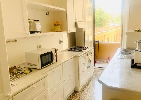 Flaminio: Fully furnished. Entrance, living room 2 bedroom, fully equipped kitchen, 2 bathroom. Bright, silent, near park, services and transport. A/C.Rif.2341