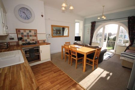 2 bedroom apartment to rent - Photo 4