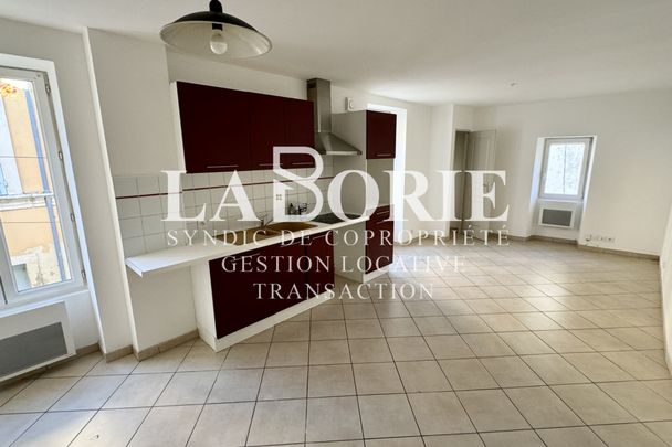 À Entraigues-Sur-La-Sorgue, appartement T2 en location 560 EUR - Photo 1