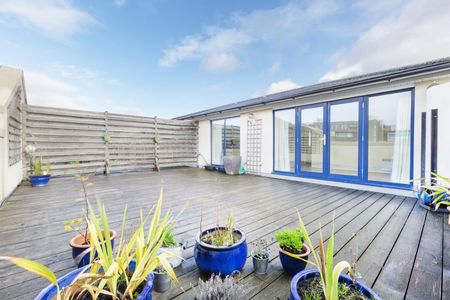 1 Bed Flat - Photo 2