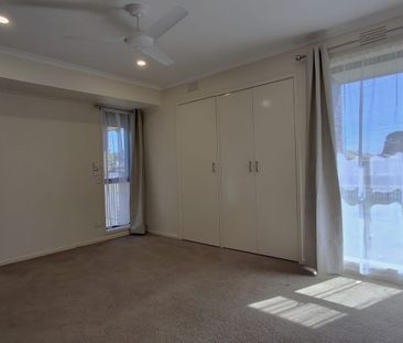 Large Family Home in a Prime Location! - Photo 3