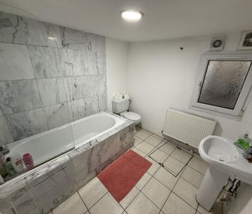 7 bedroom end of terrace house to rent - Photo 5