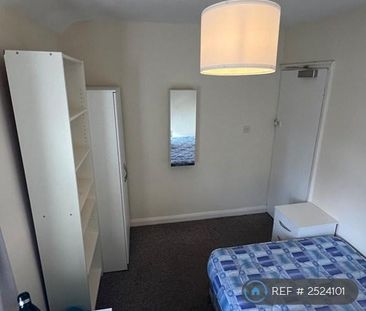 1 bedroom in a house share to rent - Photo 4