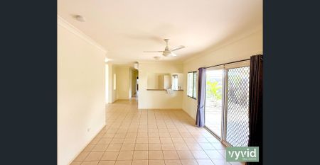 Spacious home in popular Calliope - Photo 3