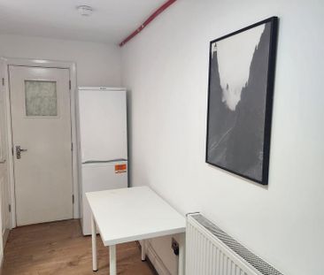 1 bedroom in a house share to rent - Photo 6