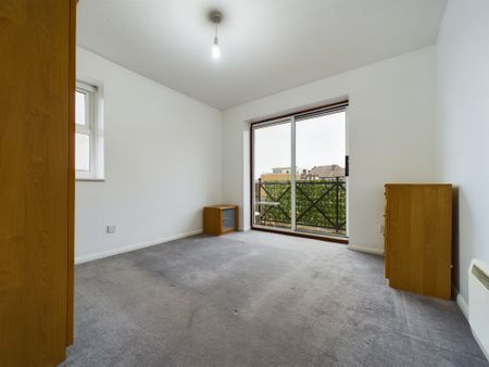 2 bed flat to rent in Stoneyard Lane, London, E14 - Photo 2