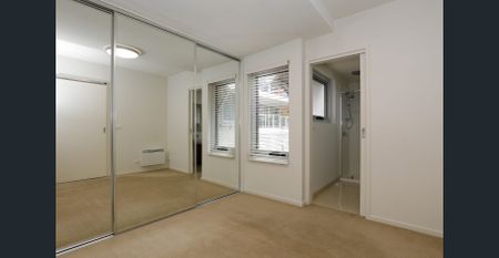 Spacious 3 bedroom apartment, in prime location! - Photo 3