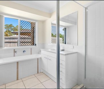 Four Bed Family Home ~ Backs onto Parkland! - Photo 5