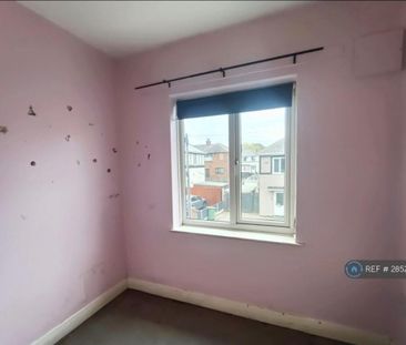 3 bedroom end of terrace house to rent - Photo 4