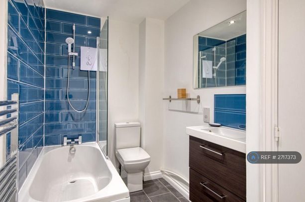 1 bedroom in a house share to rent - Photo 1