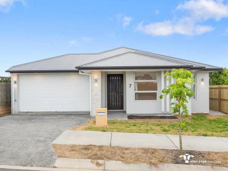 “Brand-New Luxury Living in Redbank Plains” - Photo 3