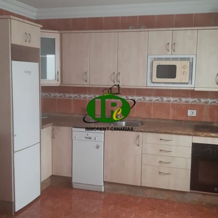 2-Zimmer-Wohnung mit Terrasse im 3. Stock zu vermieten in El Tablero - Photo 3