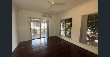 THIS BEAUTIFUL 3 BEDROOM HOME WITH A WRAP AROUND ENTERTAINMENT AREA IS AVAILABLE NOW! - Photo 4