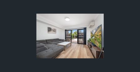 Modern Ground-Floor Townhouse-Style Living with a Huge Courtyard - Photo 2