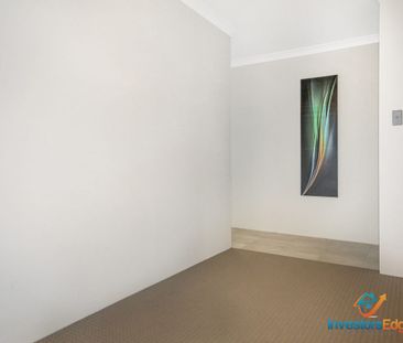 12 Claymore Place, Piara Waters, WA 6112 - Photo 2