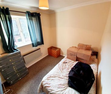 2 Bedroom Flat to Rent in Lovell Court, Irthlingborough, Northants,... - Photo 4