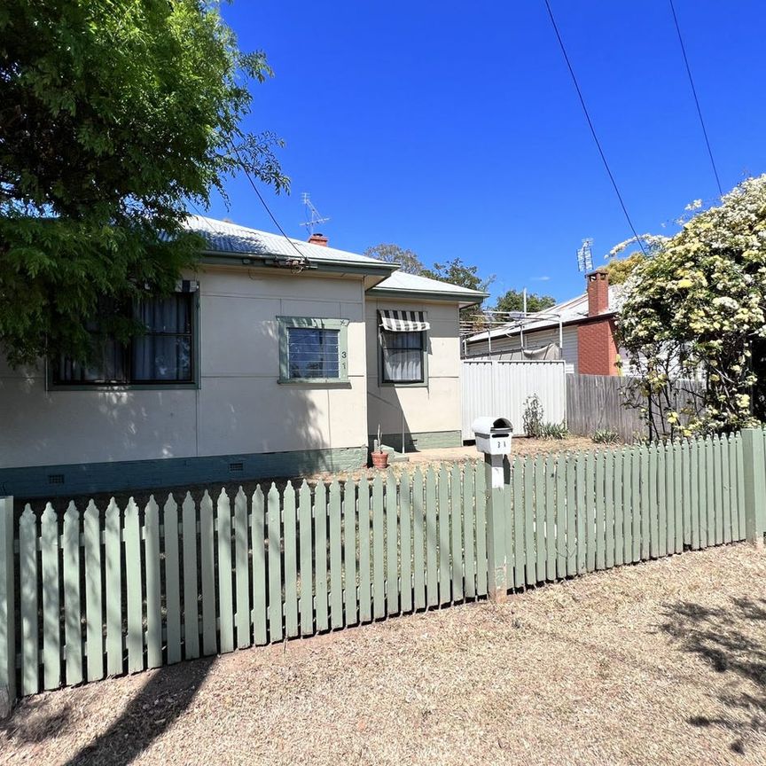 Three bedroom family home - Photo 1