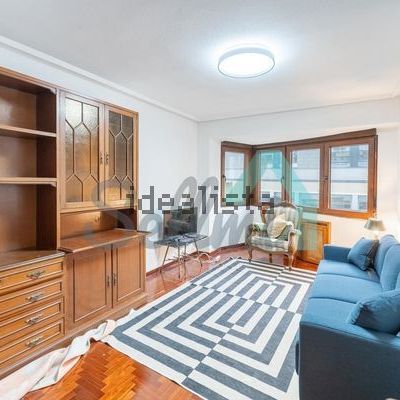 Alquiler de piso en Calle Asturias - Photo 1