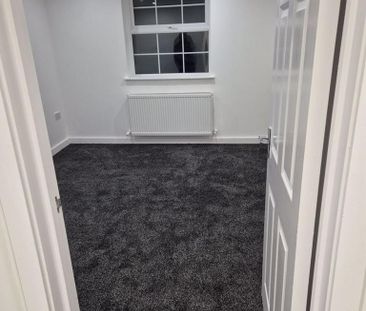 2 bedroom ground floor flat to rent - Photo 1